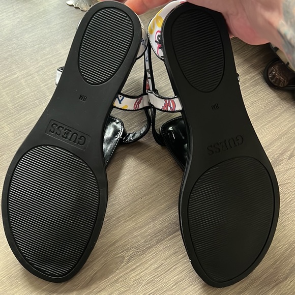 Brand New size 8 Guess sandals with charm - Picture 4 of 4